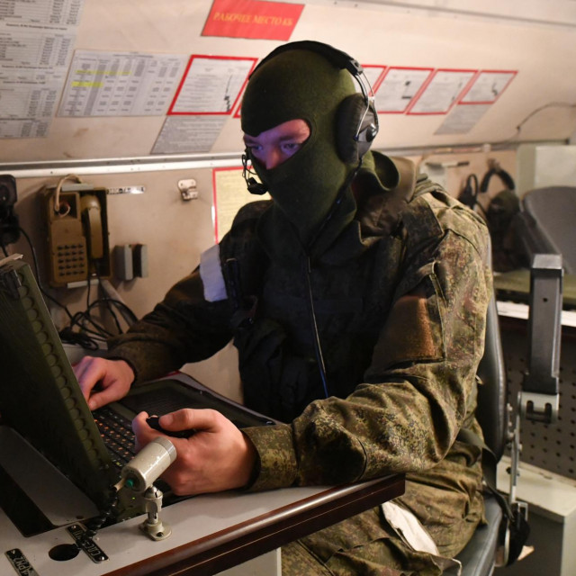 Ruski vojnik upravlja Iskanderom