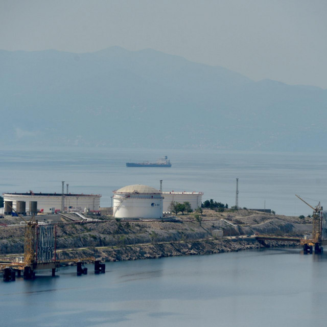 Naftni terminal Janaf


 
