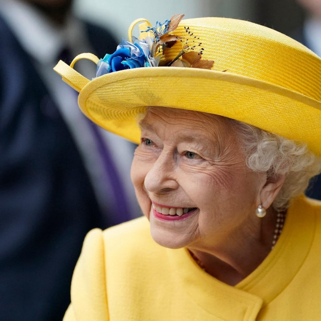 Kraljica Eliazbeta II. i modom podržava Ukrajince