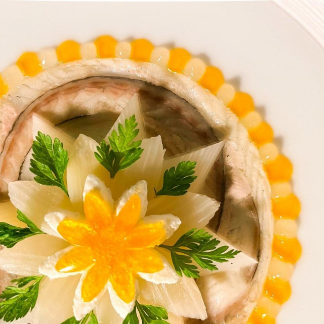 Young Marinated Eel with White Asparagus, Kombu and Caviar Sauce, jelo u objektivu Anje Maršić, @hungry_anja