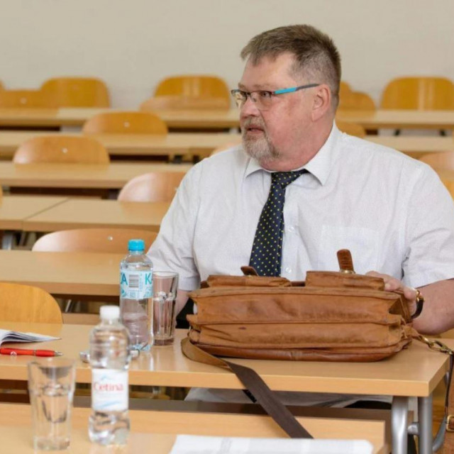 Manfred Dauster (desno) u razgovoru s novinarom