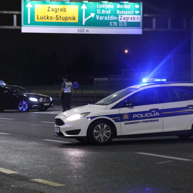 Policija kod naplatnih kućica Lučko