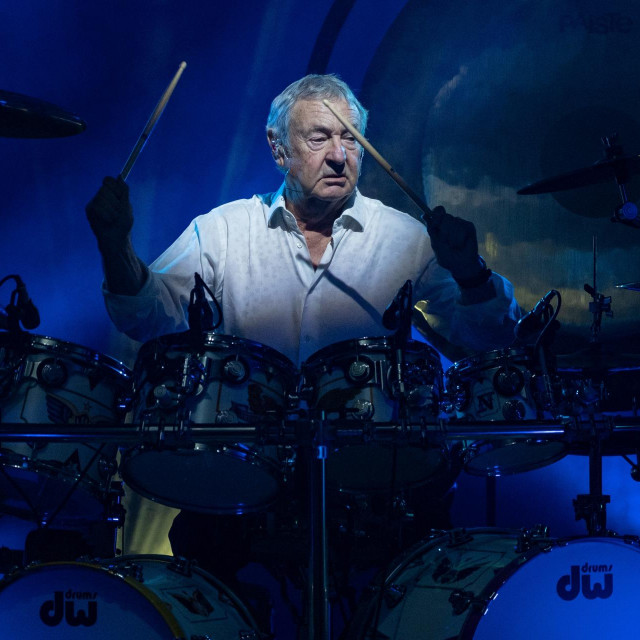 Nick Mason tijekom nastupa sa svojom grupom  Saucerful of Secrets u travnju  2019. u SAD-u