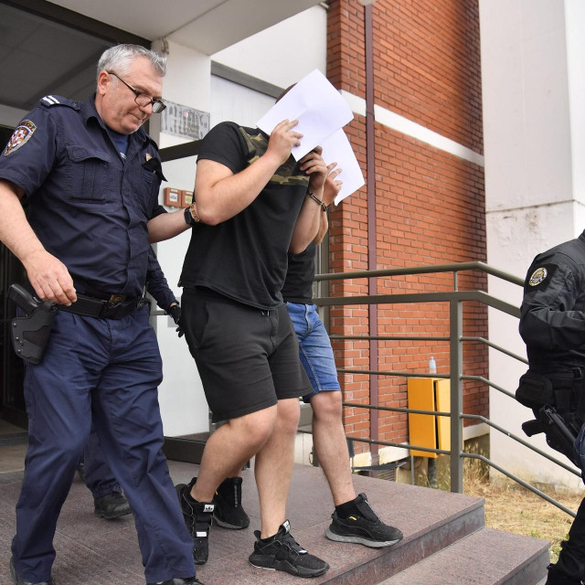 Privođenje navijača Hajduka