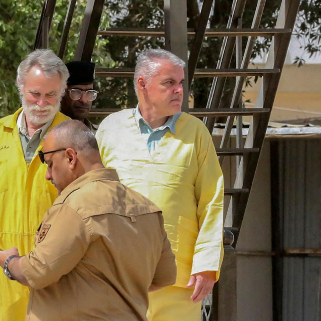 James Jim Fitton i Volker Waldmann tijekom dovođenja na sud