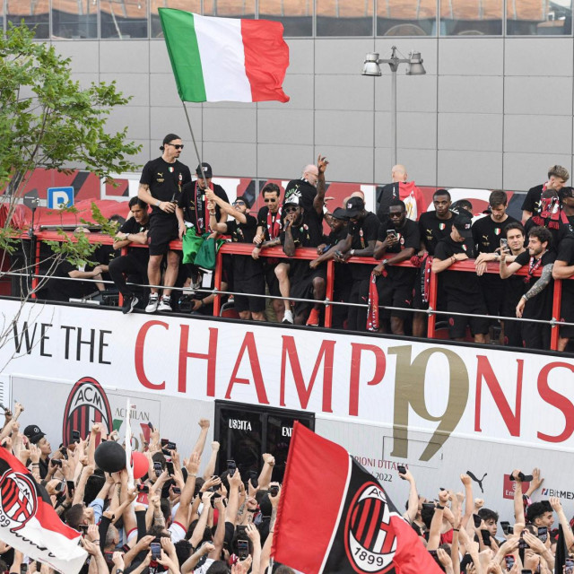 Slavlje AC Milana u šampionskom autobusu