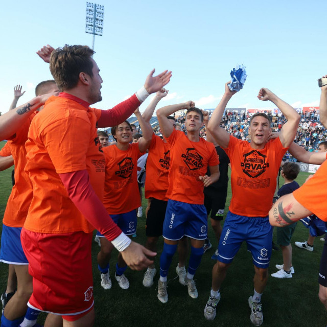 Slavlje igrača i navijača Varaždina