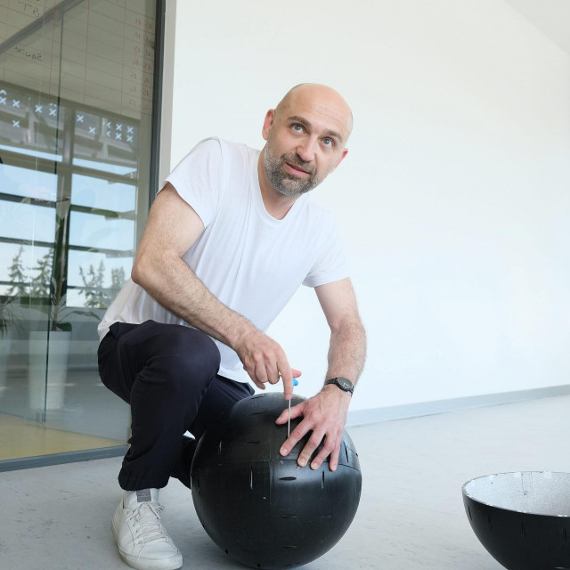 Hrvoje Hiršl, umjetnik i voditelj umjetničkog projekta ”Je li ovo život?”