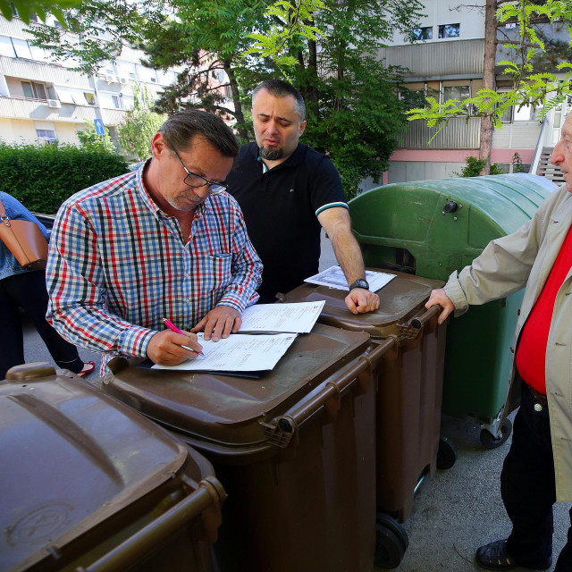 Timovi iz Holdinga već neko vrijeme obilaze predstavnike stanara i s njima dogovaraju pozicije kontejnera