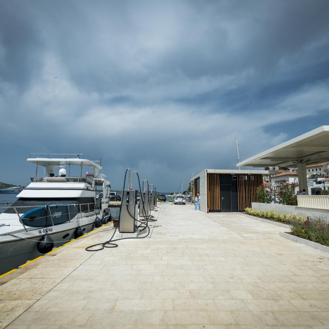 Novoobnovljeno maloprodajno mjesto INA Šibenik-obala 