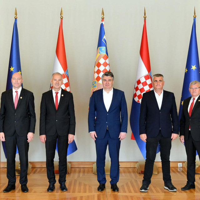 Predsjednik Milanović i članovi Viteškog alkarskog društva