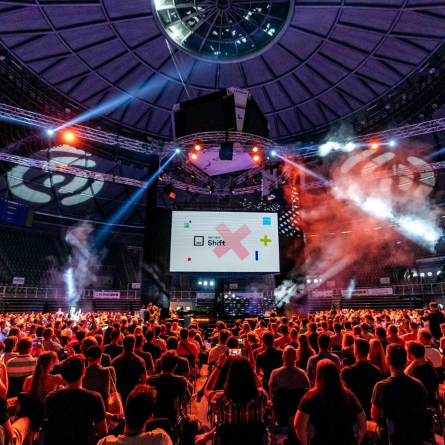 Infobip Shift 2021. održao se u Zadru i okupio 13.000 posjetitelja potvrdivši svoj status najveće developerske konferencije u jugoistočnoj Europi. Ove godine bit će još veći