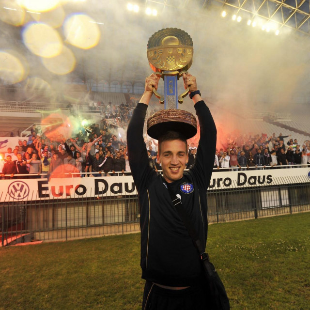 2013. godina: Nakon osvajanja Kupa pobjedom nad Lokomotivom u Zagrebu, oko tisuću navijača je dočekalo igrače i upravu Hajduka na Poljudu