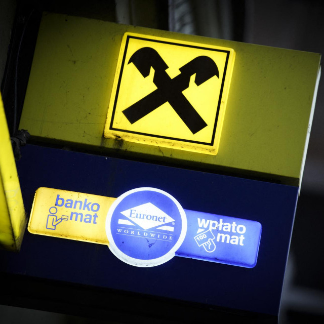 Trebalo mi je malo vode sa šećerom da se oporavim od šoka kad mi je RBA bankomat napisao da će mi banka na to naplatiti naknadu