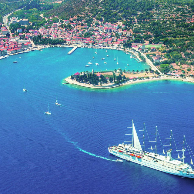 O
bišle su se sve vodene obalne crte Drvenika Velog, Drvenika Malog, Čiova, Šolte, Brača, Hvara, Visa...