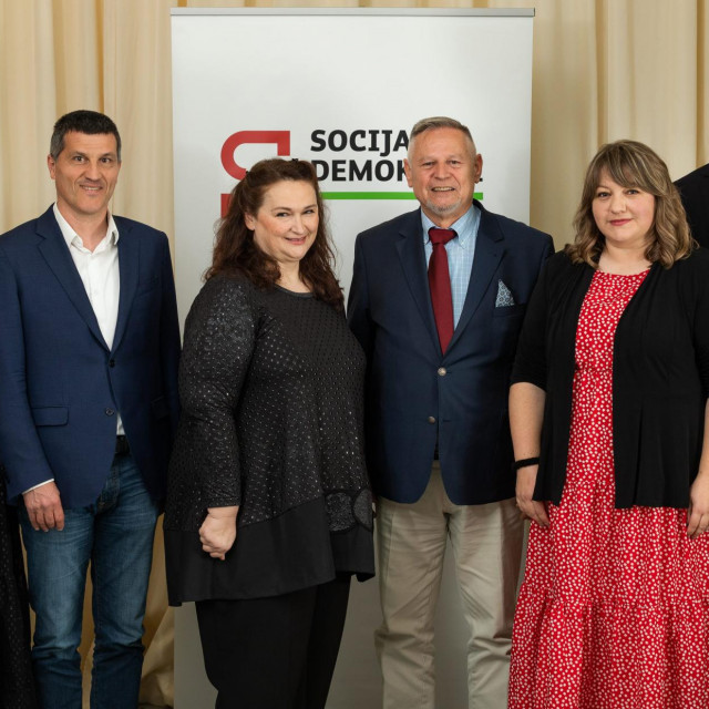 Ivana Posavec Krivec, Nikša Vukas, Renata Sabljar Dračevac, Davorko Vidović, Katica Glamuzina i Davor Bernardić

 