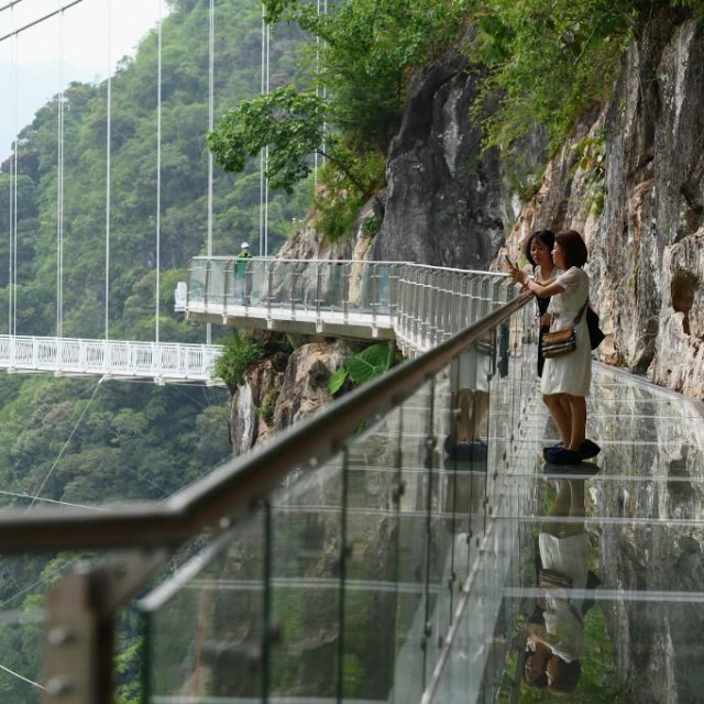 Stakleni most Bach Long