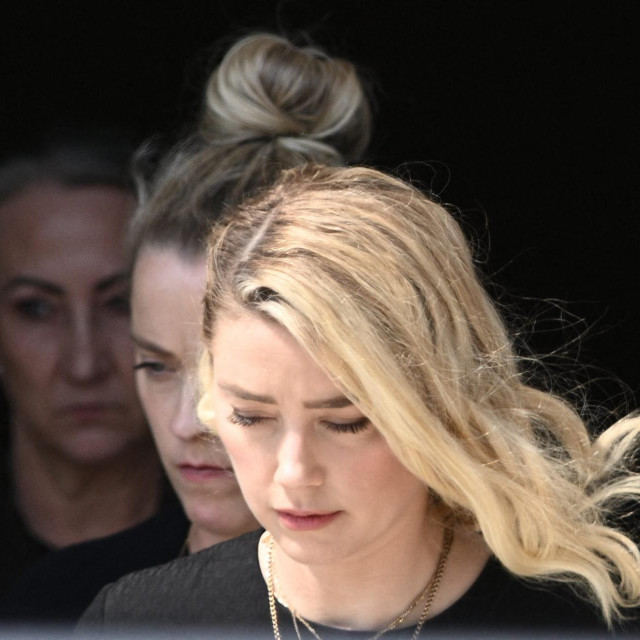 Amber Heard odlazi sa suda