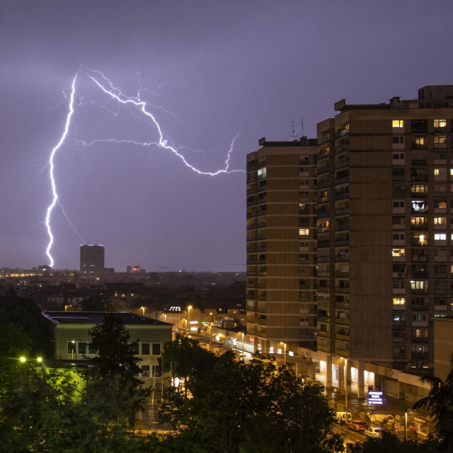ilustrativna fotografija grmljavinskog nevremena