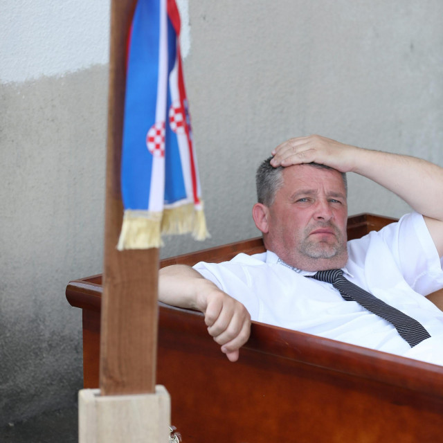 Pogrebnik Mario Kolarević