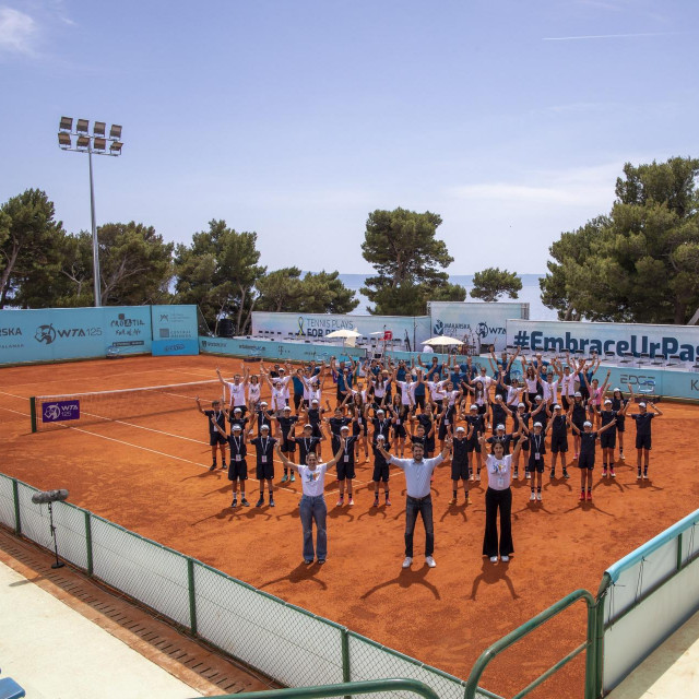 Ekipa koja je u proteklih
jedan dana odradila
golemi posao u Makarskoj