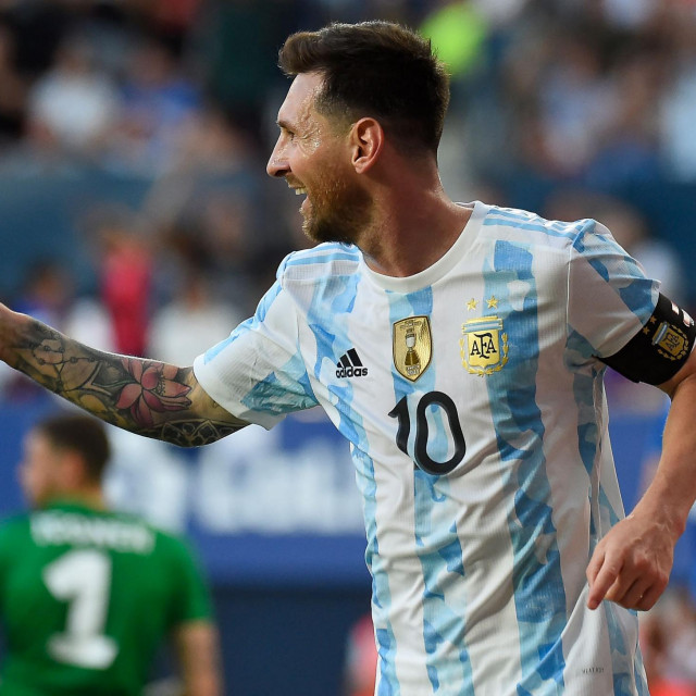 Messi se poigravao s obranom Estonije