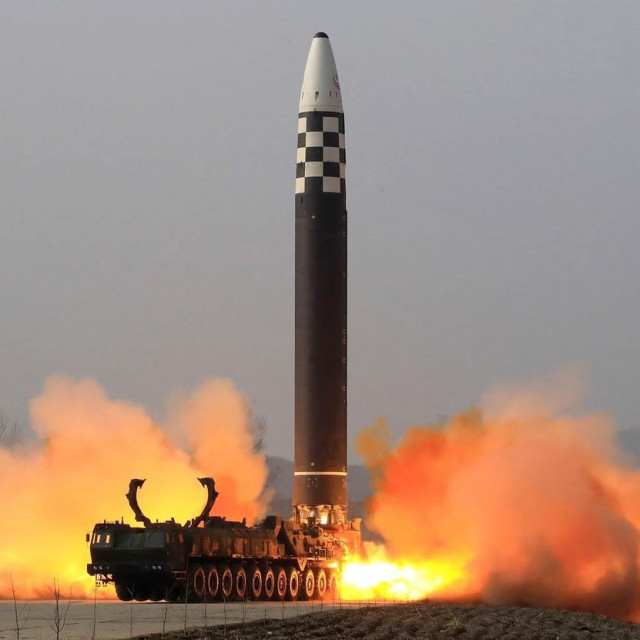 Lansiranje interkontinentalnog balističkog projektila Hwasong-17