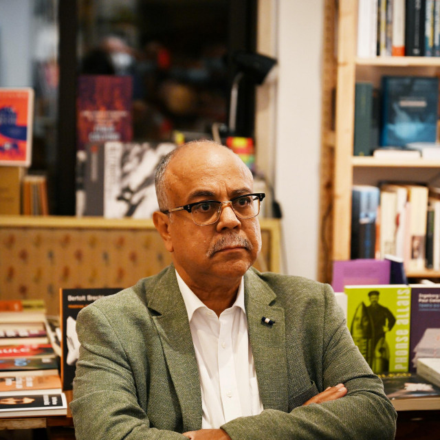 Volim zarađivati, što je u svijetu kulture, čini se, sramota. I volim se zabavljati. Silno sam uživao sudjelovati u javnim nastupima gdje sam mogao spojiti korisno s ugodnim: zabaviti se, zaraditi, pomagati drugima, bilo tako da se zabave ili da malo razmišljaju