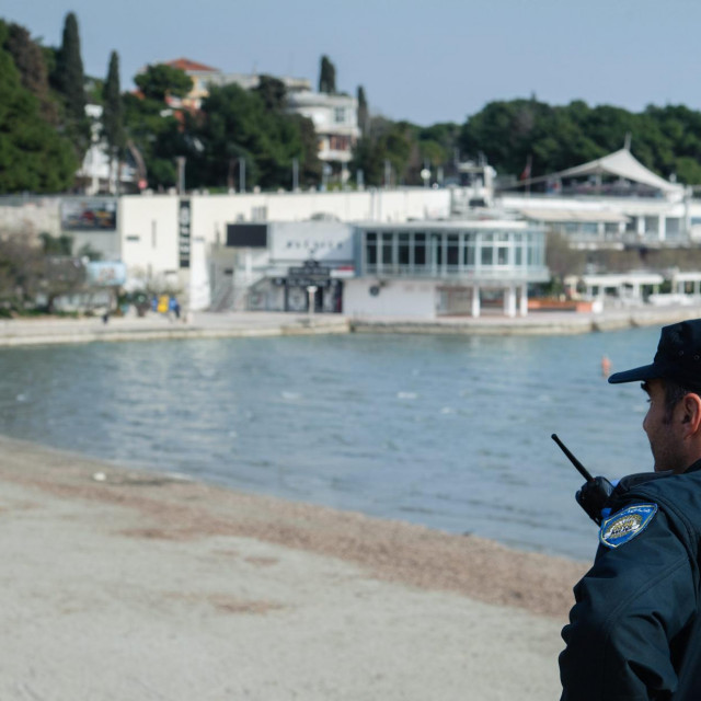 Policajac na plaži, Ilustrativna fotografija