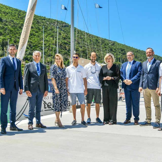 Goran Ogurlić, Mato Franković, Nikola Dobroslavić, Nikolina Brnjac, Ana Hanžeković Krznarić, Kristjan Staničić, Kristijan Pavić i članovi posade jedrilice Nautičkog jedra 2022.