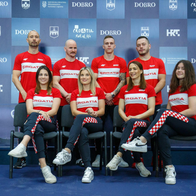 Na fotografiji: Robert Seligman, Filip Ude, Aurel Benović, Tin Srbić, Ana Djerek, Tina Zelčić, Antea Ercegović, Tijana Korent

















 