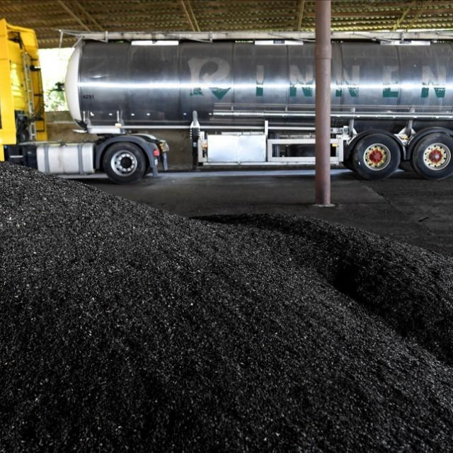 Silos sa suncokretovim uljem u Melitopolu
