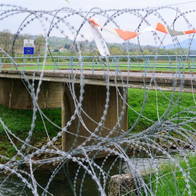 Žilet žica na granici Hrvatske i Slovenije