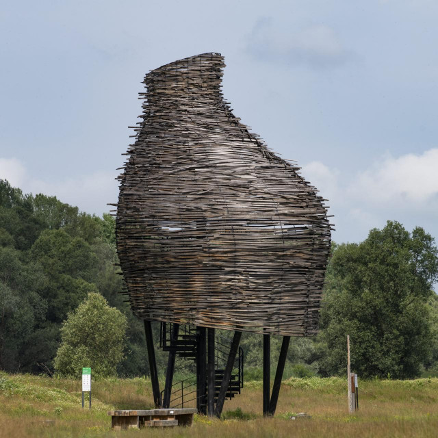 Park prirode Lonjsko polje.
Vidikovac Roda koji se nalazi neposredno do pješačke staze Staza Posavaca.