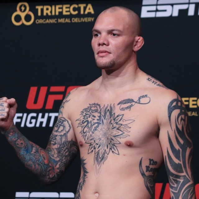  Anthony Smith 