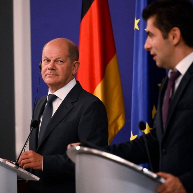 Olaf Scholz i Kiril Petkov tijekom posjeta njemačkog kancelara Sofiji
