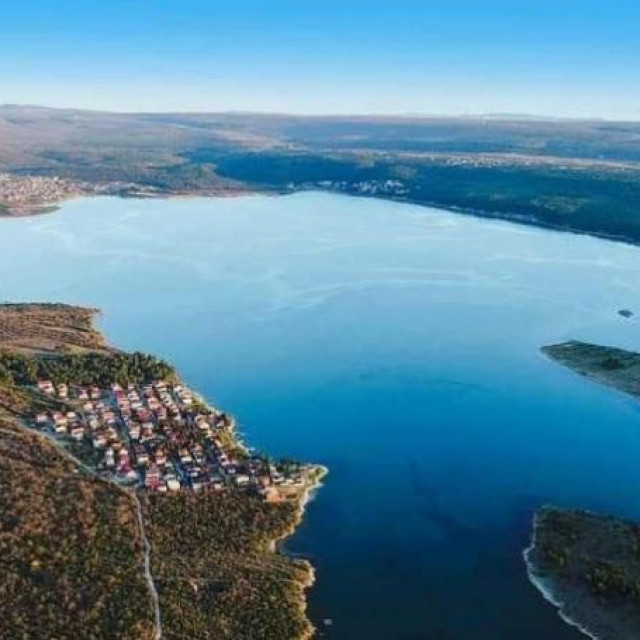 Pogled na Karin i Kruševo