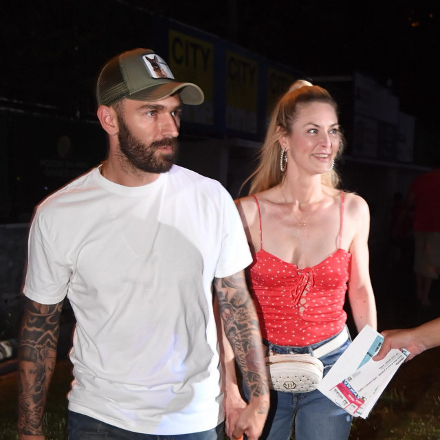 Marko Livaja i upruga Iris na koncertu Miše Kovača na Starom placu