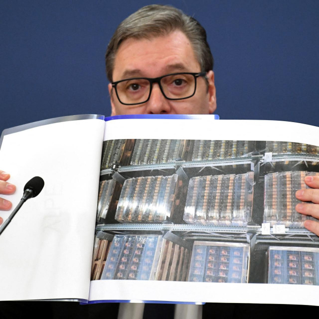 Srbijanski predsjednik nedavno je ponosno pokazivao skladišta puna svega