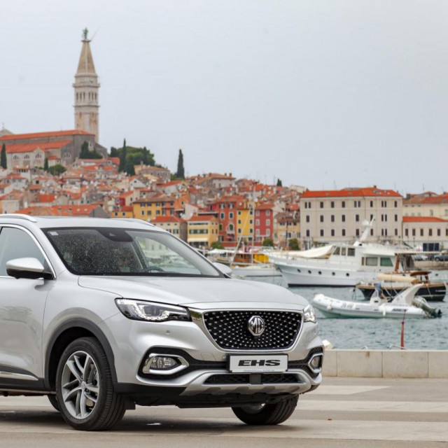 Plug-in hibiridni SUV s ukupno 258 KS stoji - s uračunatih 40.000 kuna državnih poticaja - svega 248.390 kuna