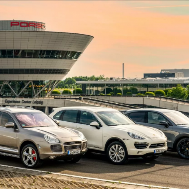 Tri generacije Porsche Cayennea
