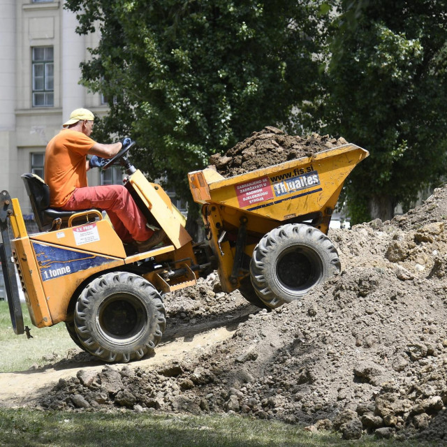 Marulićev trg pretvoren je u veliko gradilište