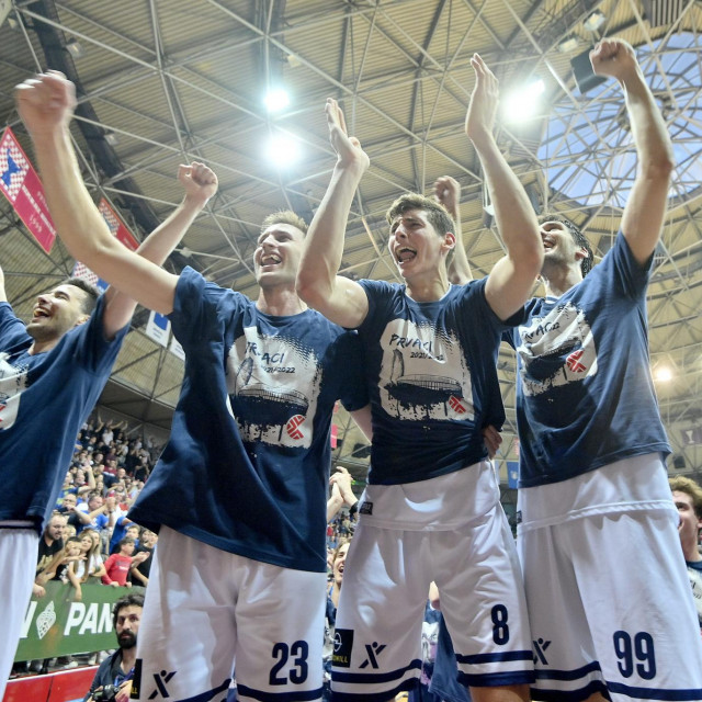 Burna proslava naslova igrača Cibone prošli tjedan. Koji dan kasnije gotovo svi su zatražili raskid...