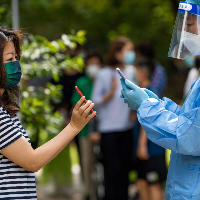 Korisnici kineskih društvenih mreža sumnjaju na to da određeni dužnosnici zloupotrebljavaju svoju moć