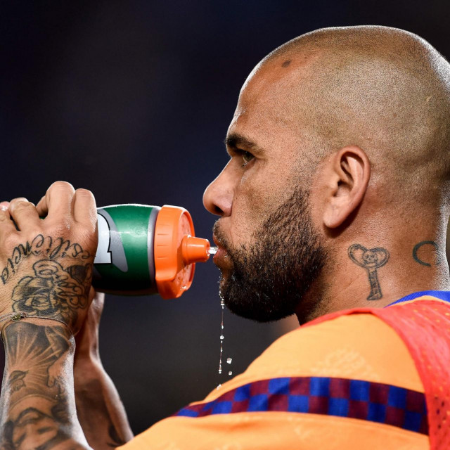 Dani Alves više neće igrati u Barceloni