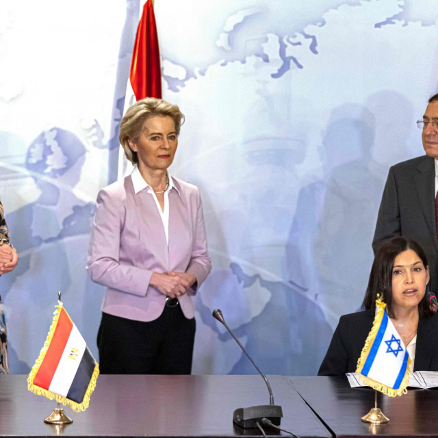Kadri Simson i Ursula von der Leyen te Tarek el-Molla