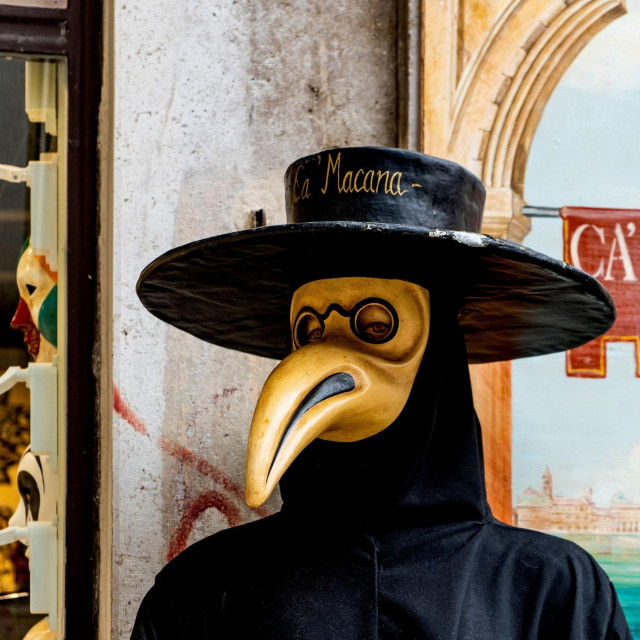 Maska koju su za vrijeme epidemije kuge nosili liječnici