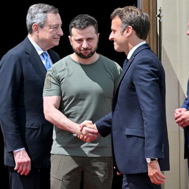 Mario Draghi, Volodimir Zelenski, Emmanuel Macron, Olaf Scholz (lijevo), Alija Izetbegović (desno)