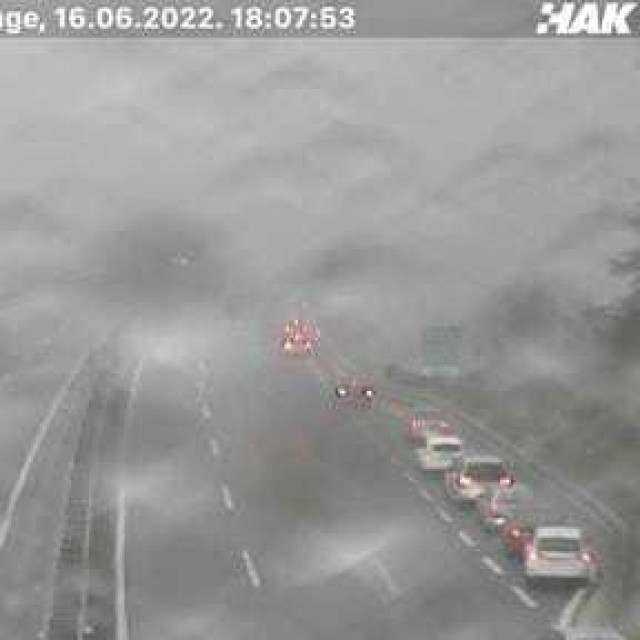 Vozači na autocesti su odlučili kraj oluje pričekati na ugibalištu kod Severinskih Draga