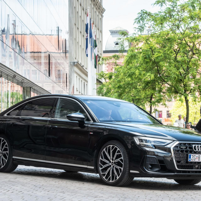 Automobil Audi A8L 60 TFSI quattro.